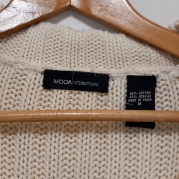 Knitted Cream Sweater Size S - Picture 2 of 7